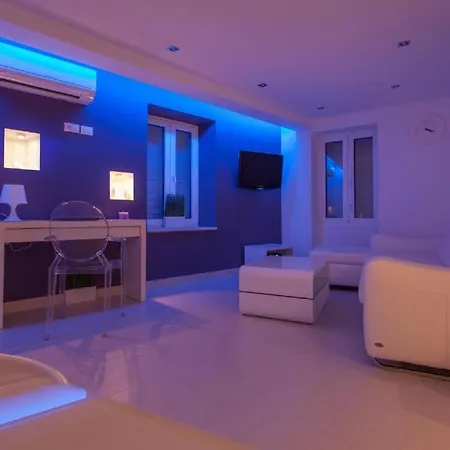 Costantini 10 Apartment