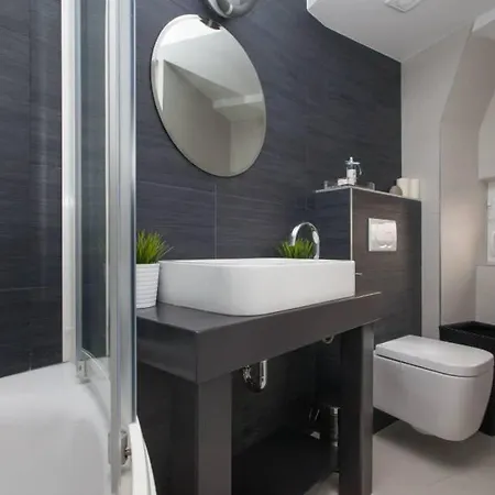 Costantini 10 Apartment *