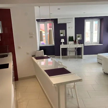 Costantini 10 Apartment *