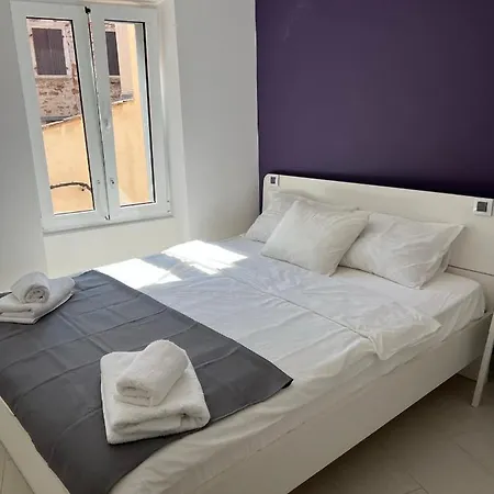 Costantini 10 Apartment