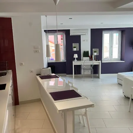 Costantini 10 Apartment *